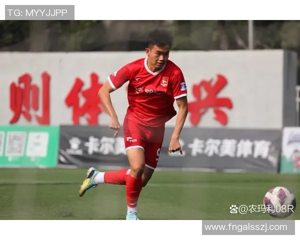 足球明星效力球队揭秘:他们为哪支球队倾心奉献青春与才华